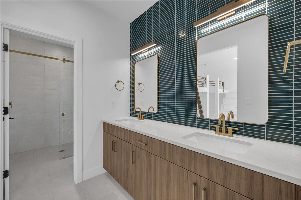 SOLENTE VILLAGE - Residential