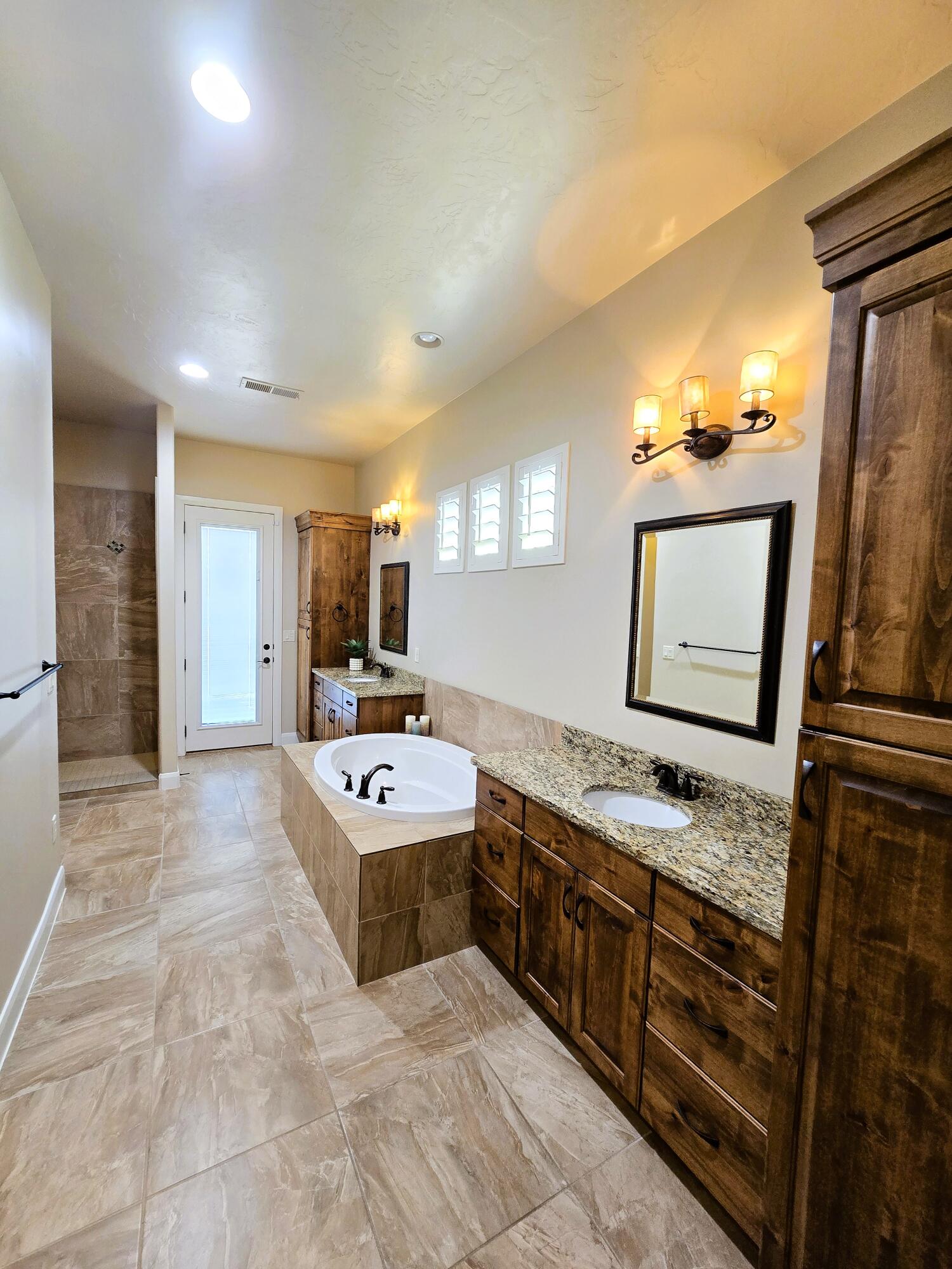 MAJESTIC VIEW - Residential