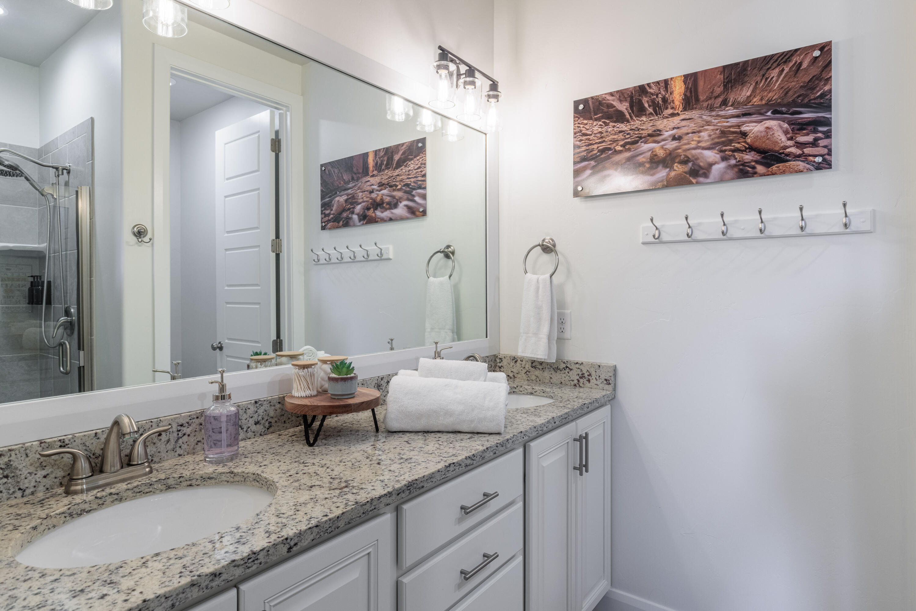 ESCAPES AT THE LEDGES - Residential