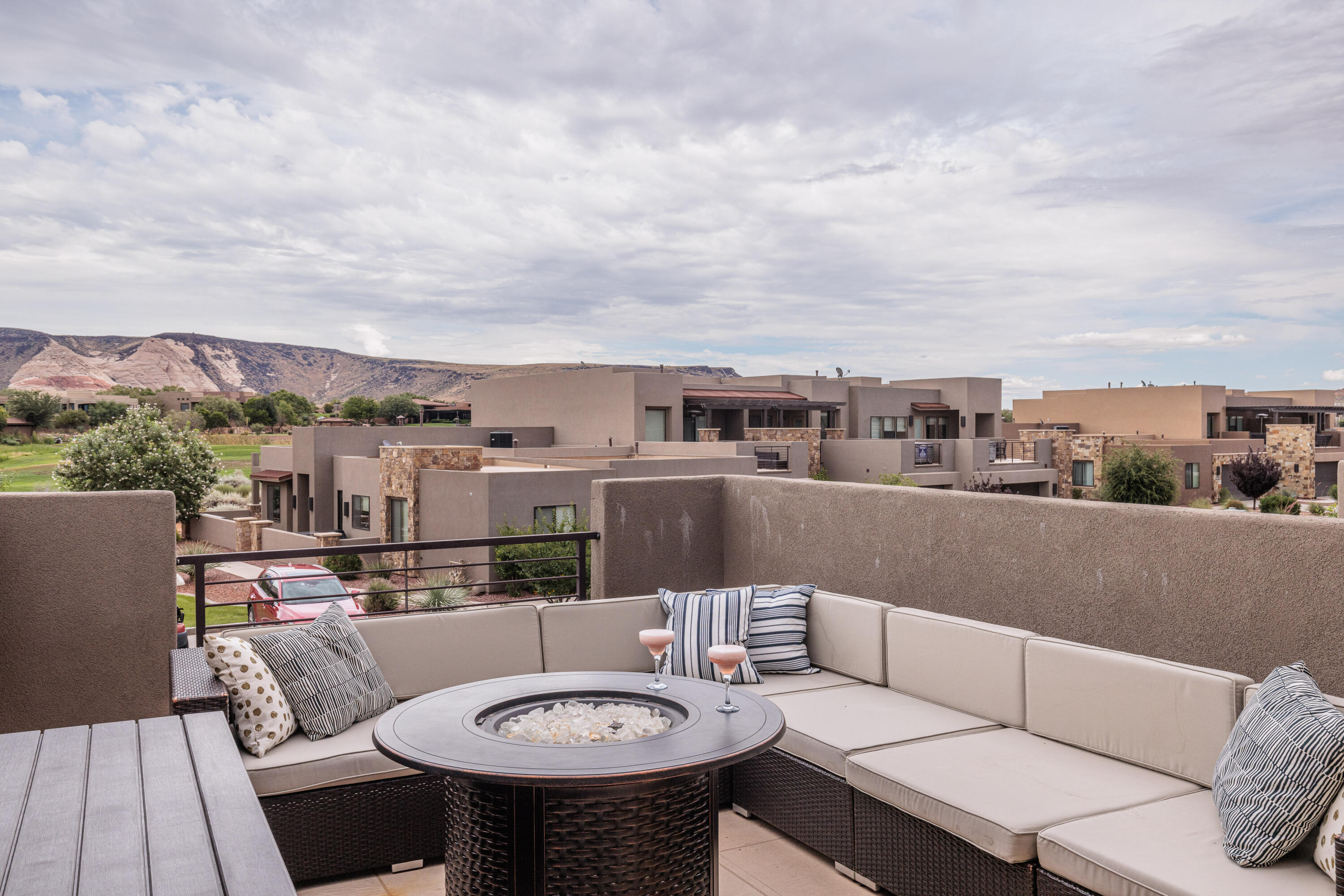 ESCAPES AT THE LEDGES - Residential