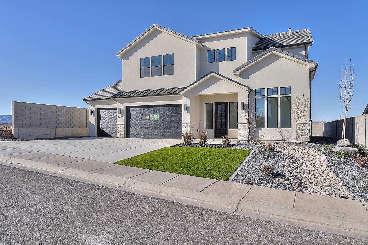 DESERT HORIZON - Residential