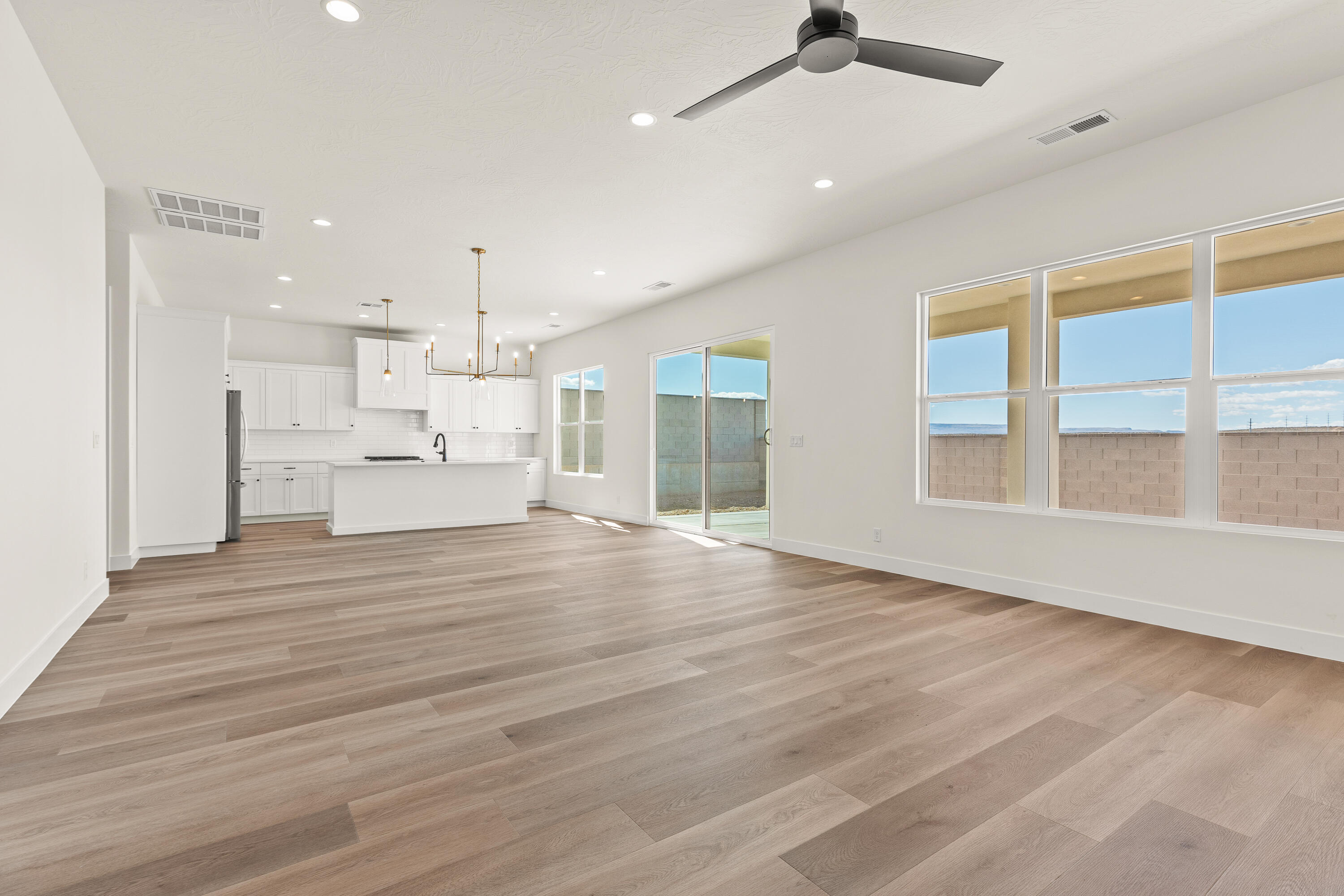 DESERT HORIZON - Residential