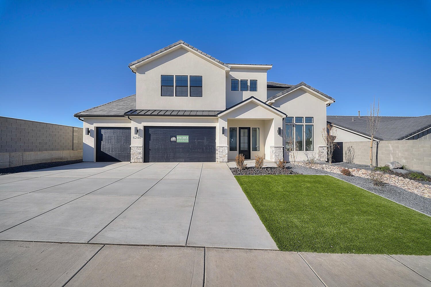 DESERT HORIZON - Residential