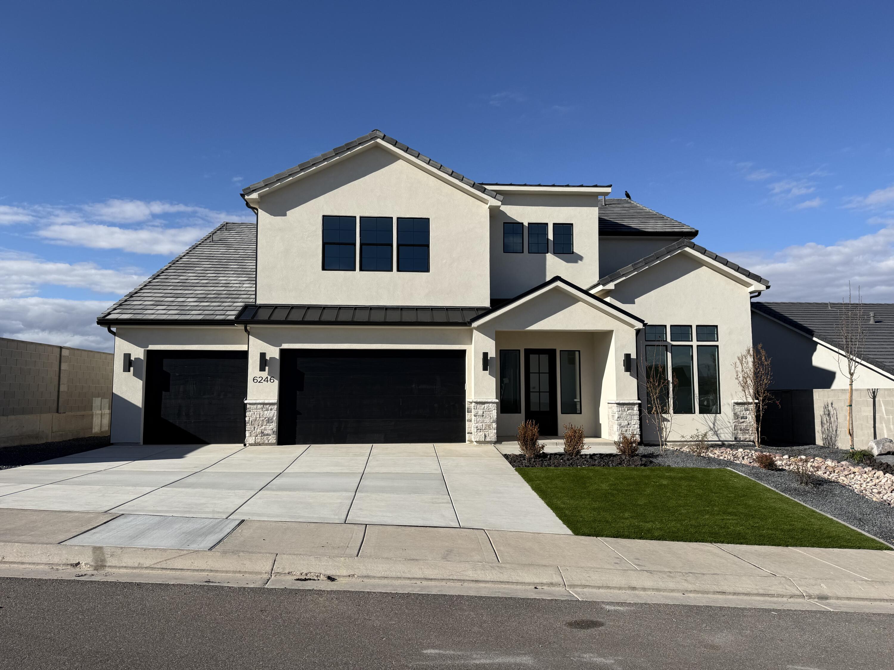 DESERT HORIZON - Residential