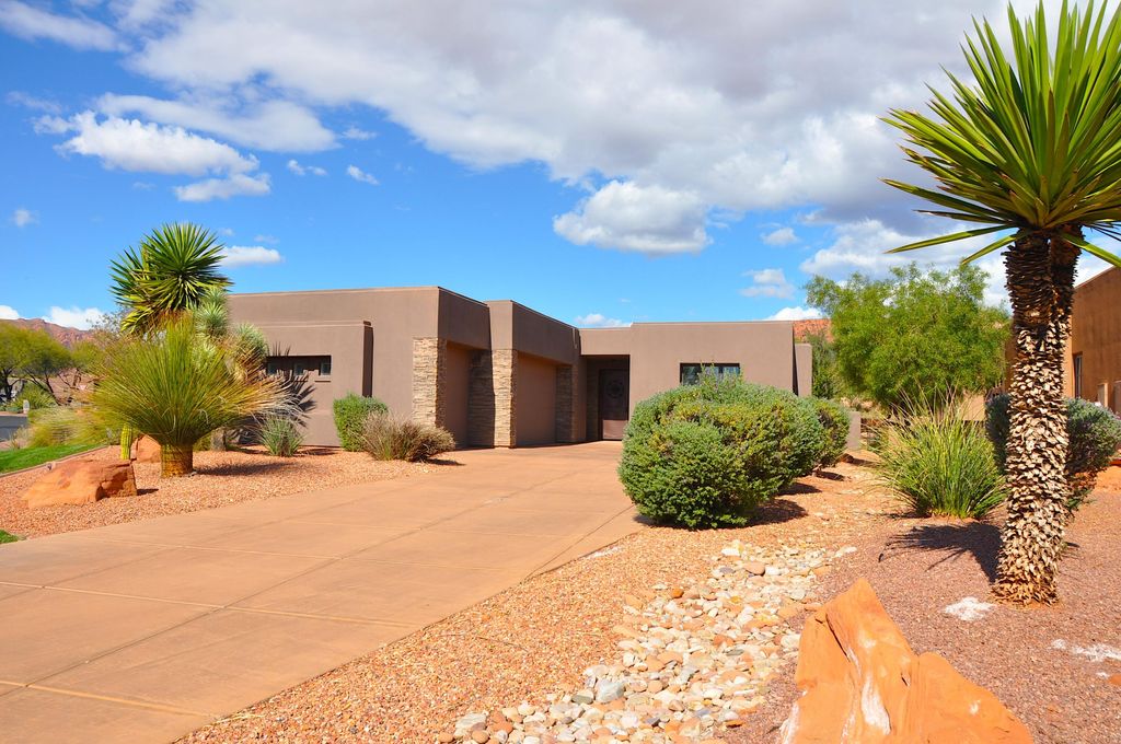 Photo of 2254 N Cohonina CIR, Saint George, UT 84770 (MLS # 25-266275)
