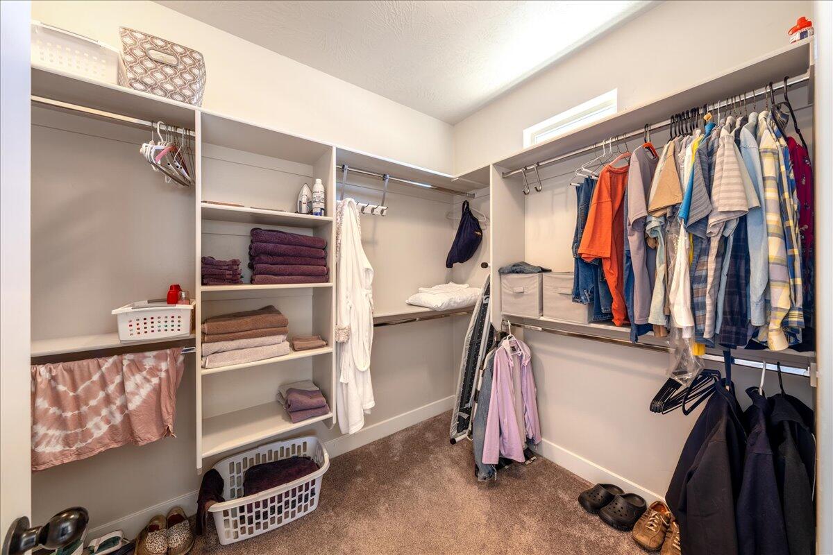 IVY WOOD - Residential