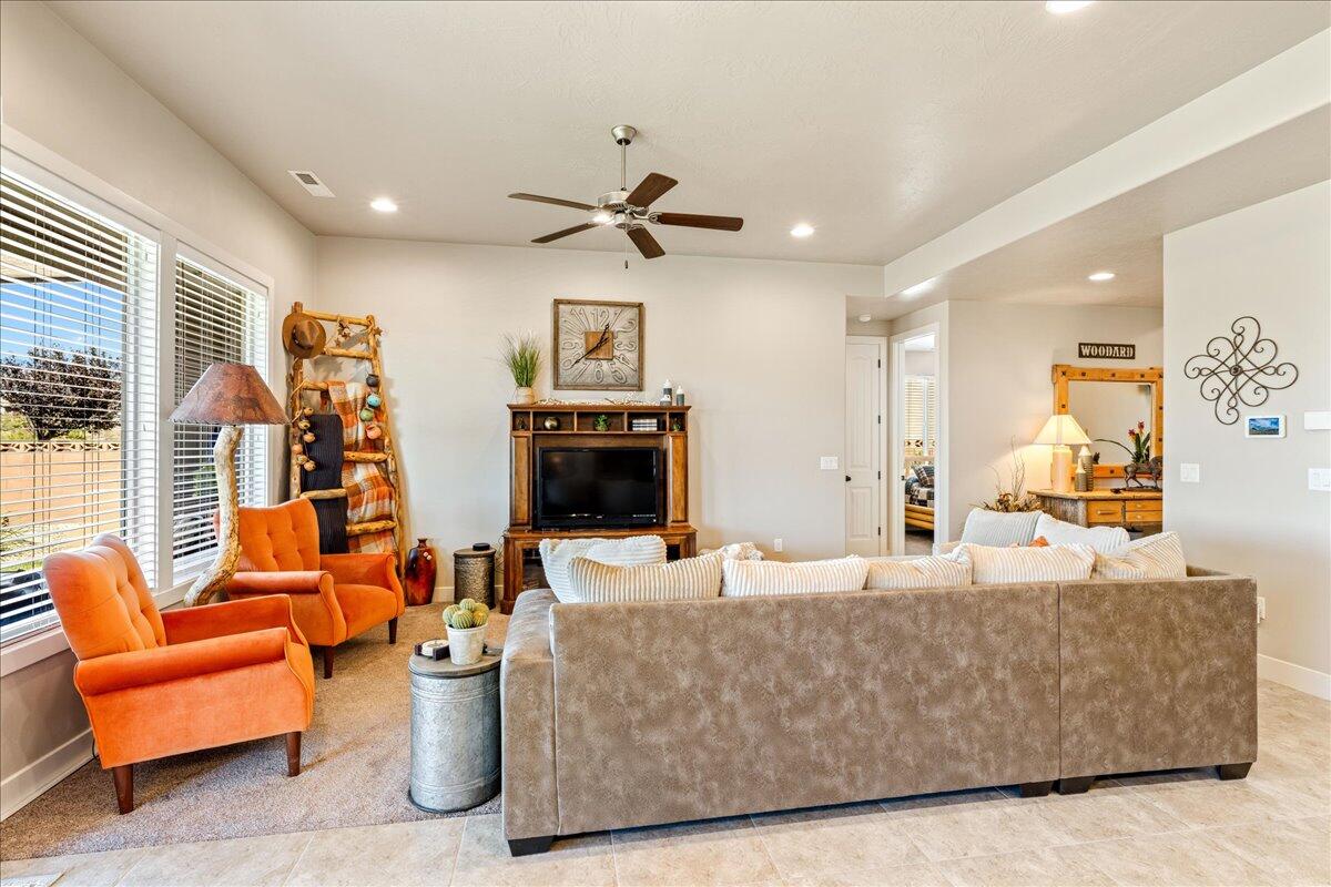 IVY WOOD - Residential