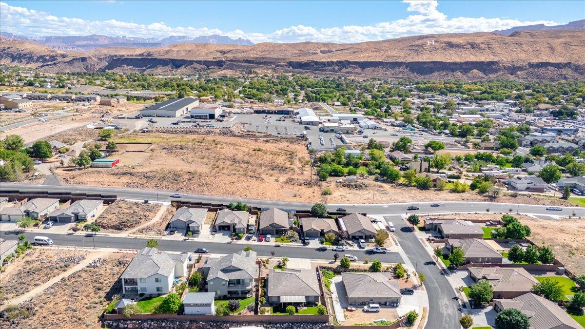 IVY WOOD - Residential