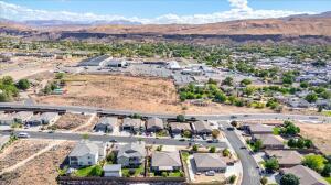 IVY WOOD - Residential