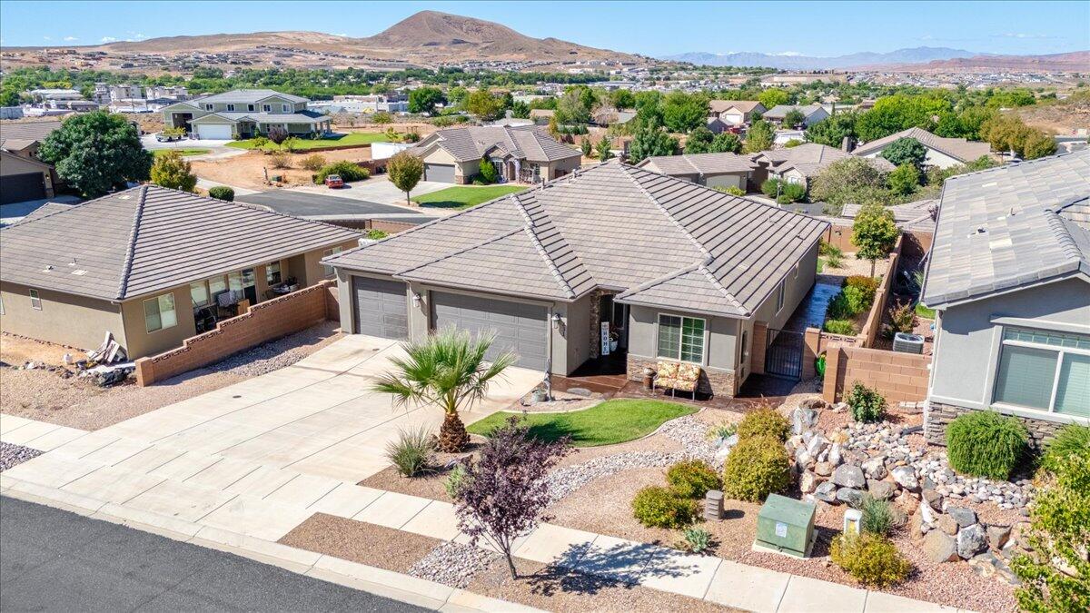 IVY WOOD - Residential