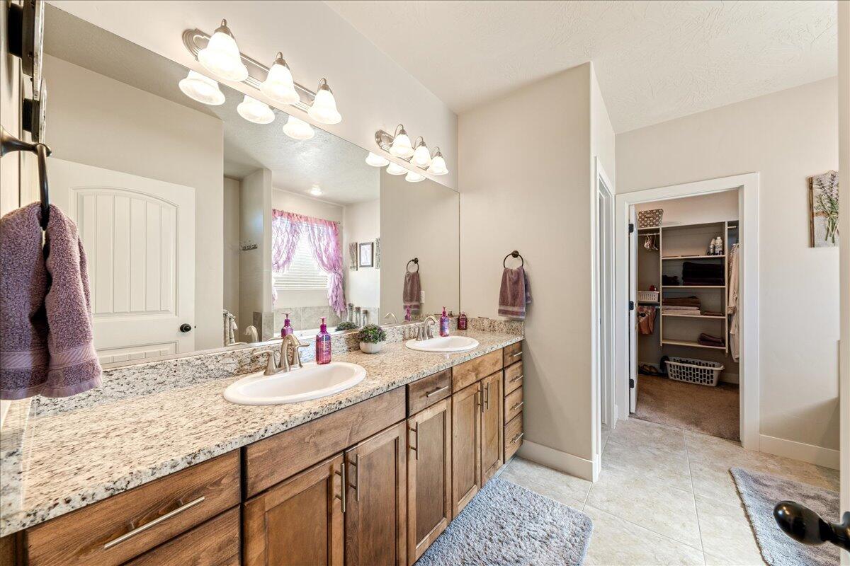 IVY WOOD - Residential