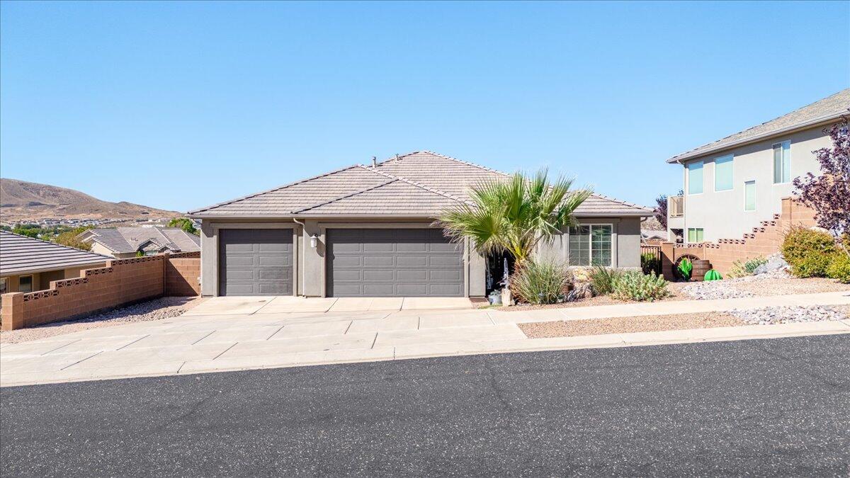 IVY WOOD - Residential