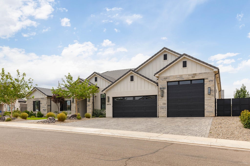 Photo of 2972 E Willow Tree LN, Saint George, UT 84790 (MLS # 26-275157)