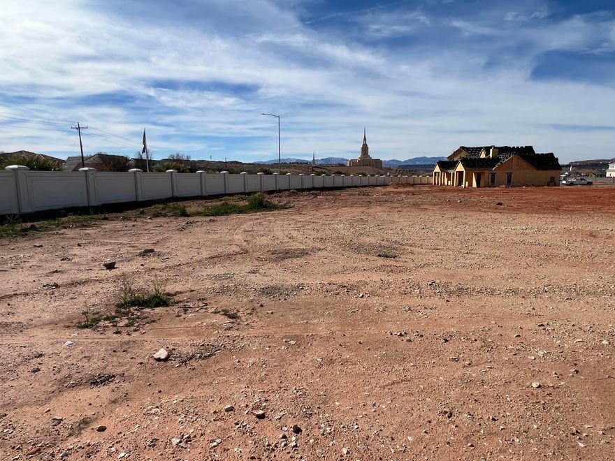 Sacred Court luxury lot close to schools, shopping, restaurants and recreation. Bring your own builder.