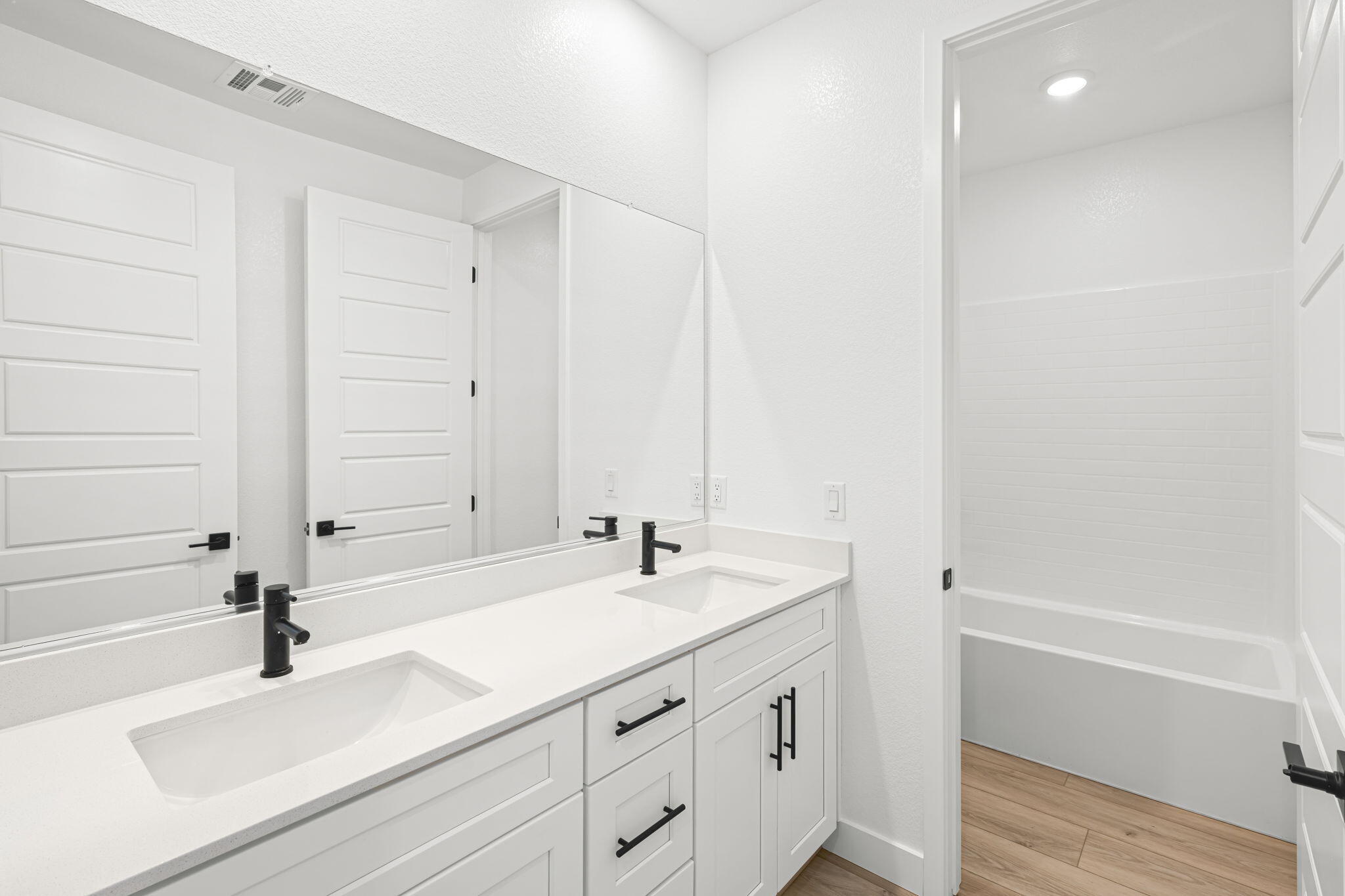 CECITA CREST AT DIVARIO - Residential