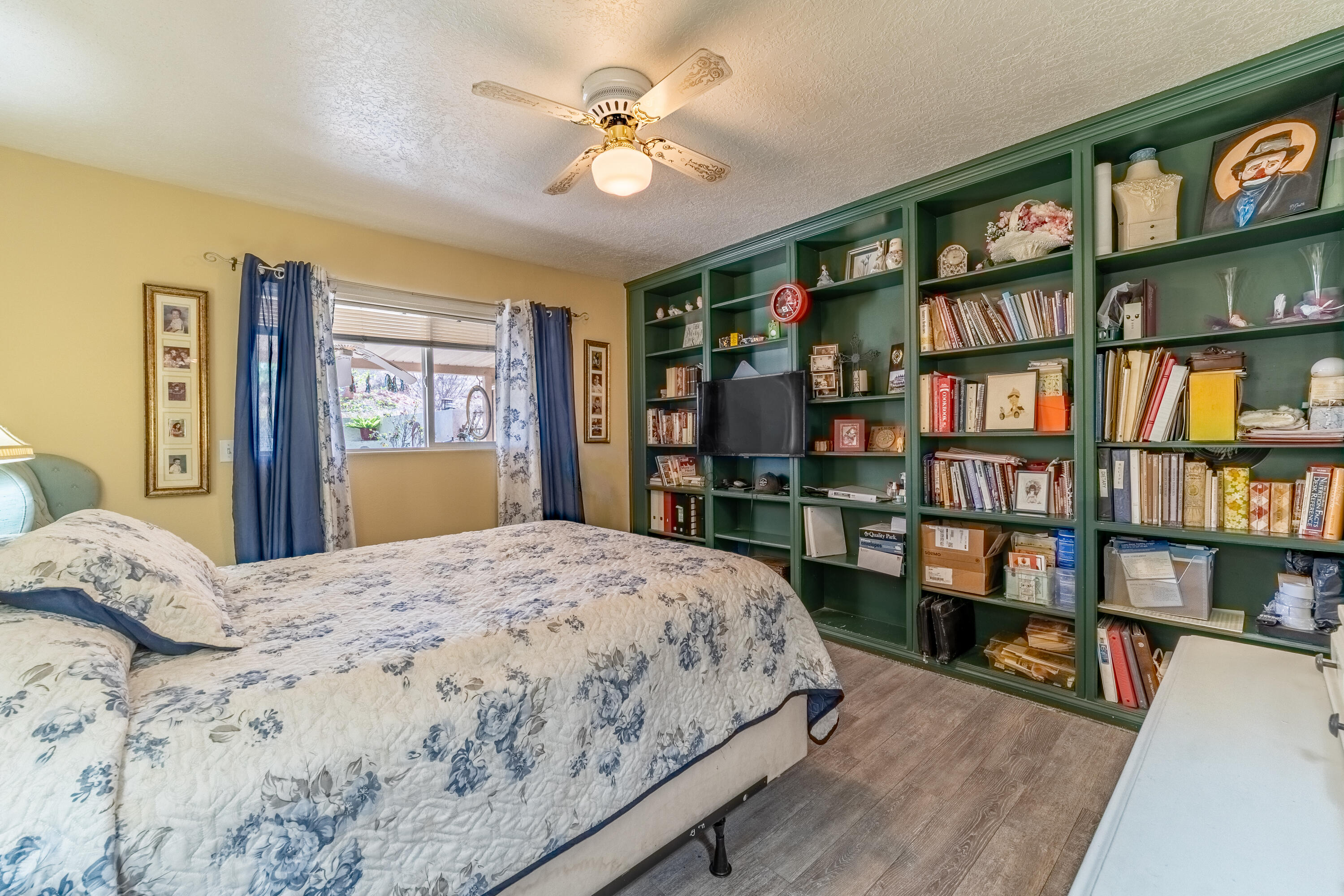 BLOOMINGTON KNOLLS TOWNHOMES - Residential