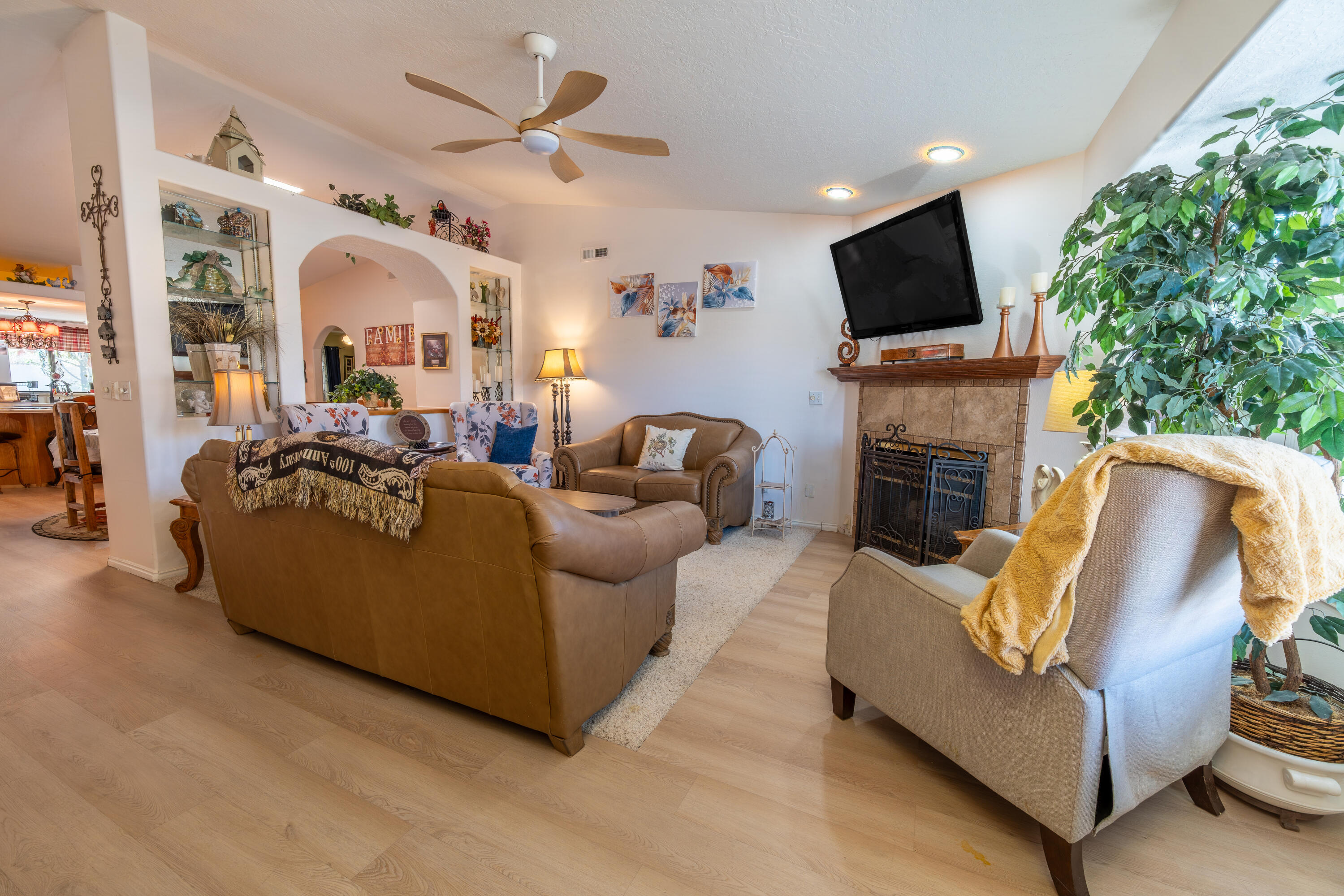 BLOOMINGTON KNOLLS TOWNHOMES - Residential