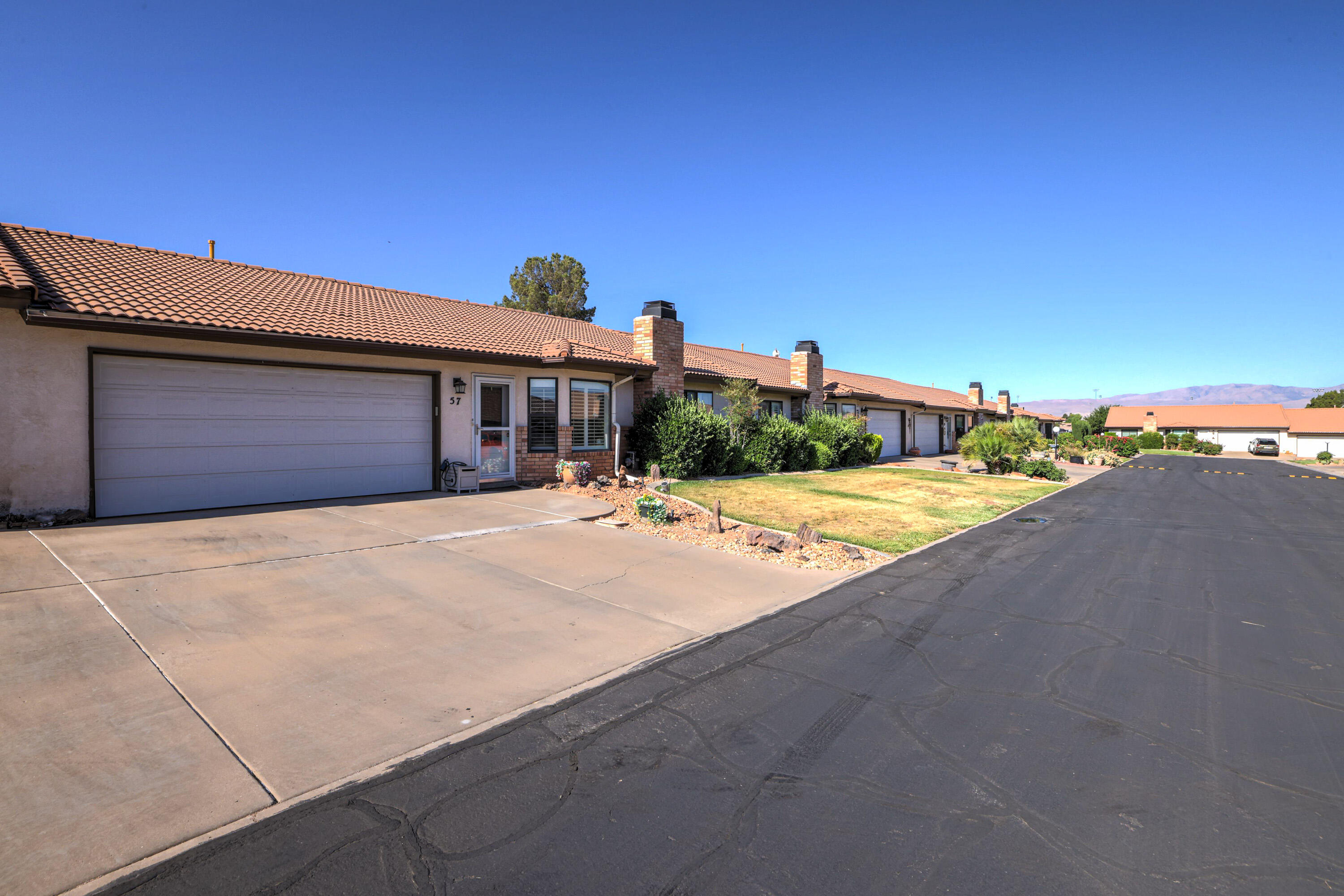 BLOOMINGTON KNOLLS TOWNHOMES - Residential