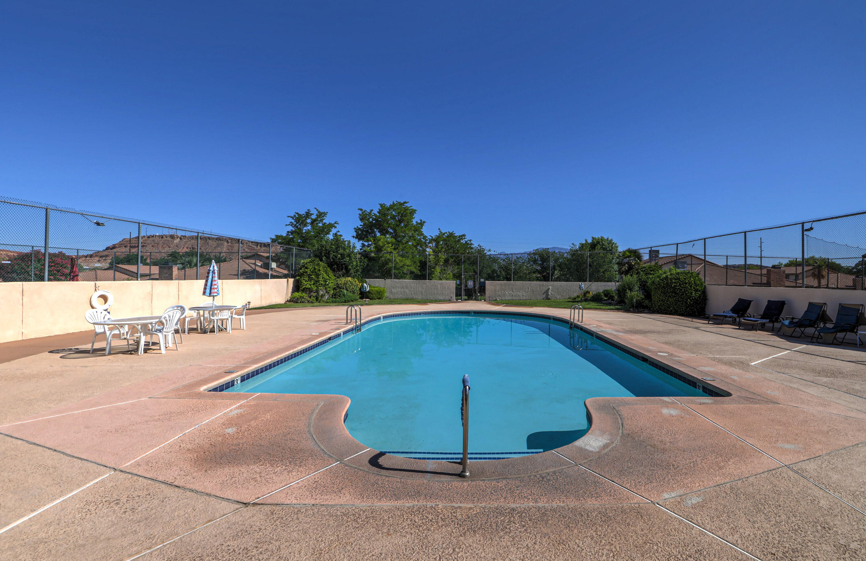 BLOOMINGTON KNOLLS TOWNHOMES - Residential