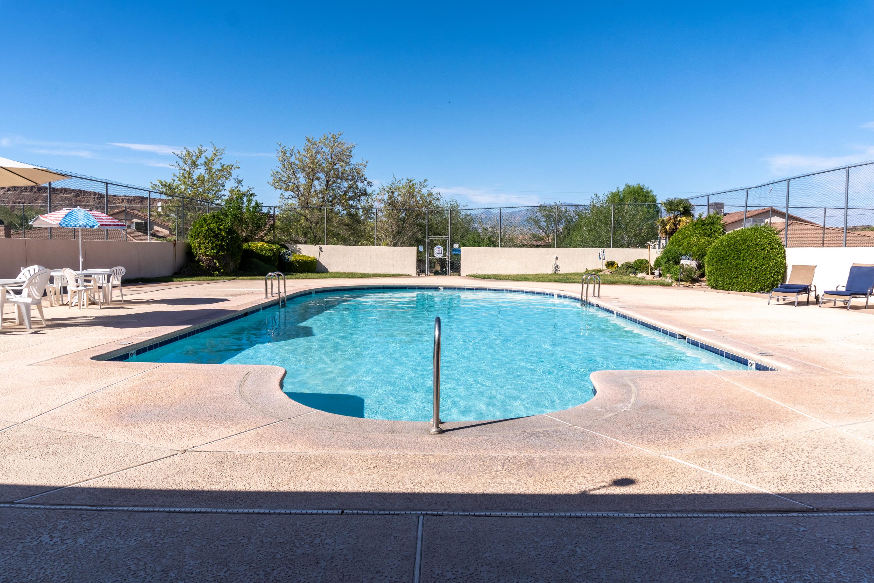 BLOOMINGTON KNOLLS TOWNHOMES - Residential