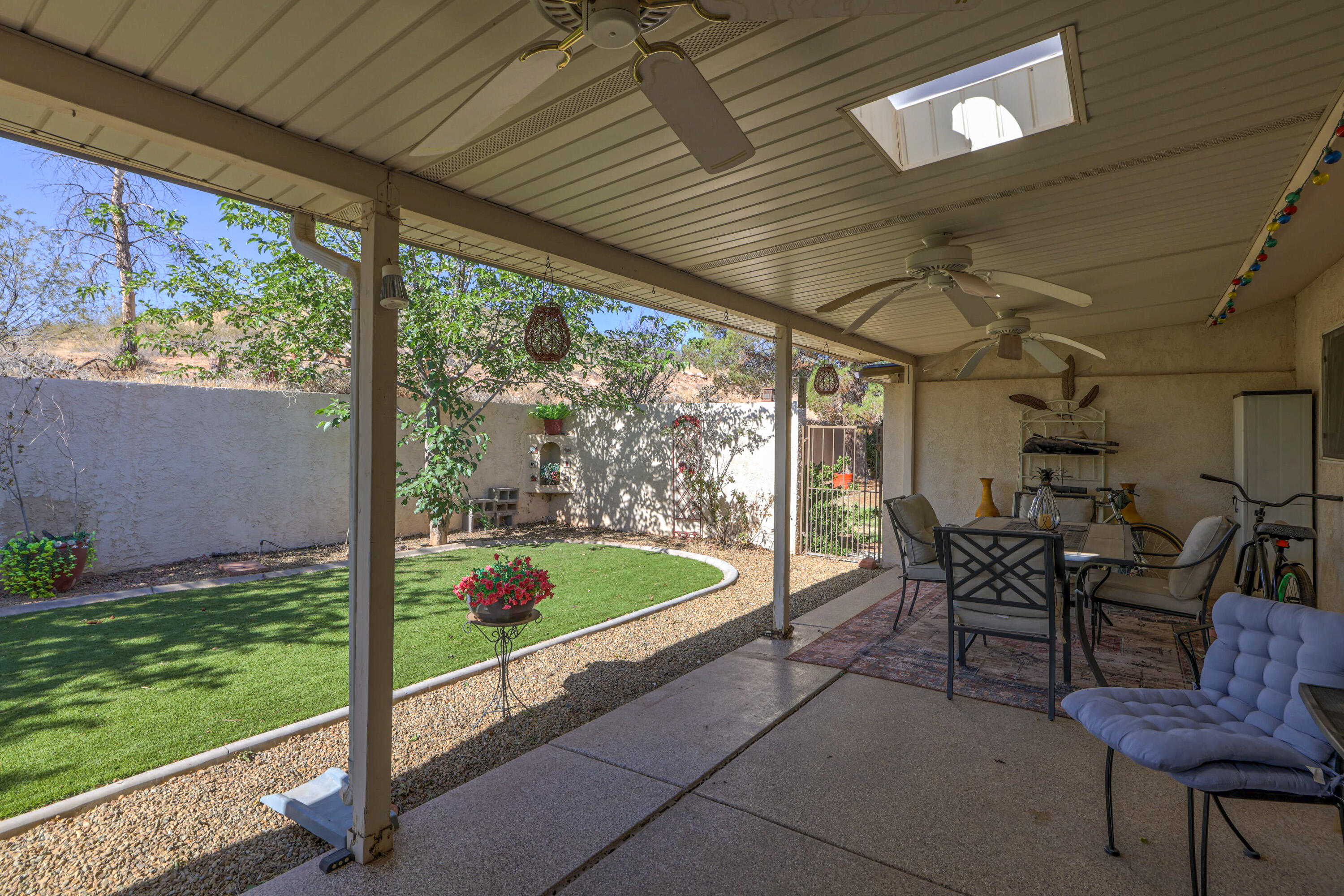 BLOOMINGTON KNOLLS TOWNHOMES - Residential