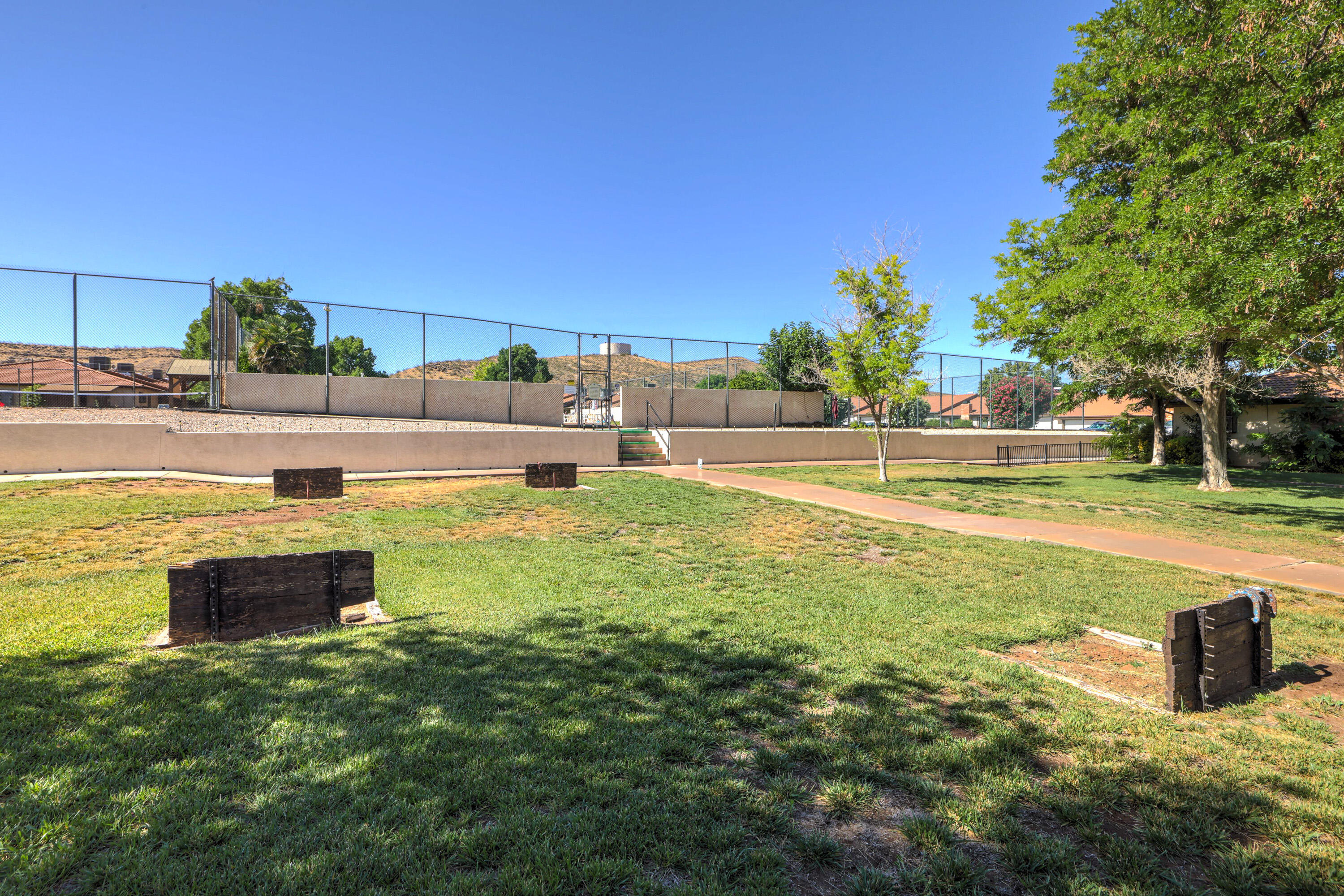 BLOOMINGTON KNOLLS TOWNHOMES - Residential