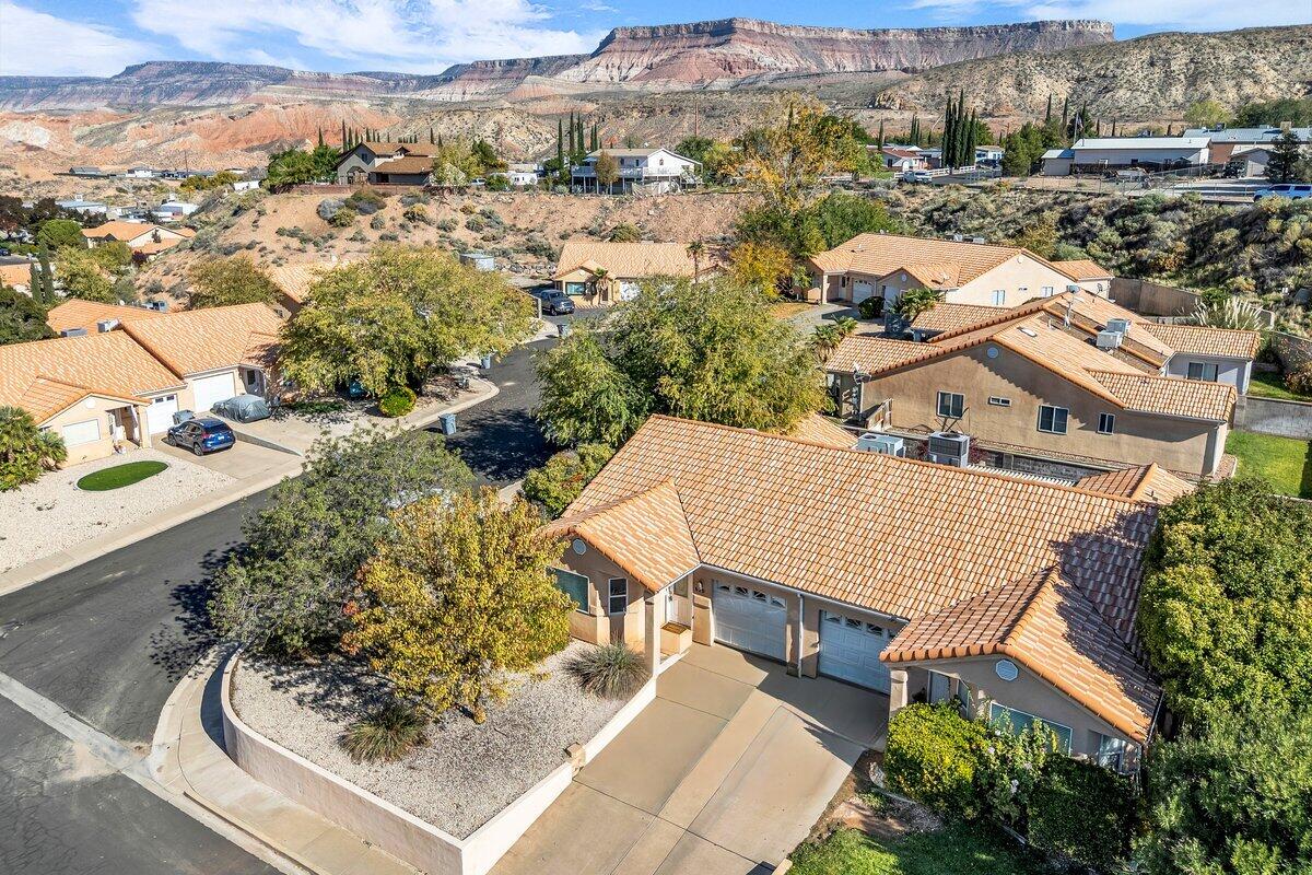 SPANISH GARDENS - Residential