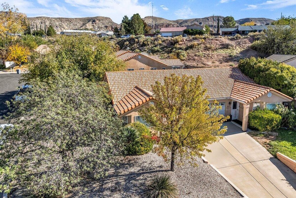 Photo of 620 N 220 W, La Verkin, UT 84745 (MLS # 25-266804)