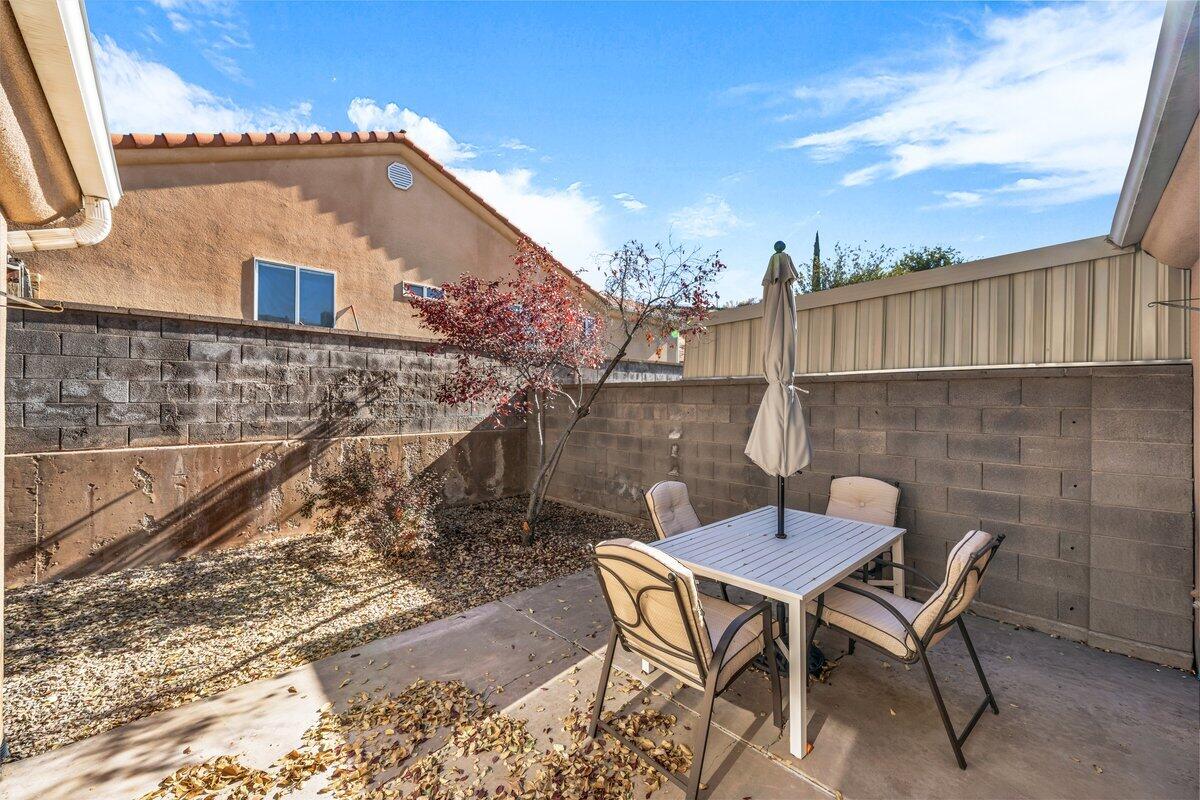 SPANISH GARDENS - Residential