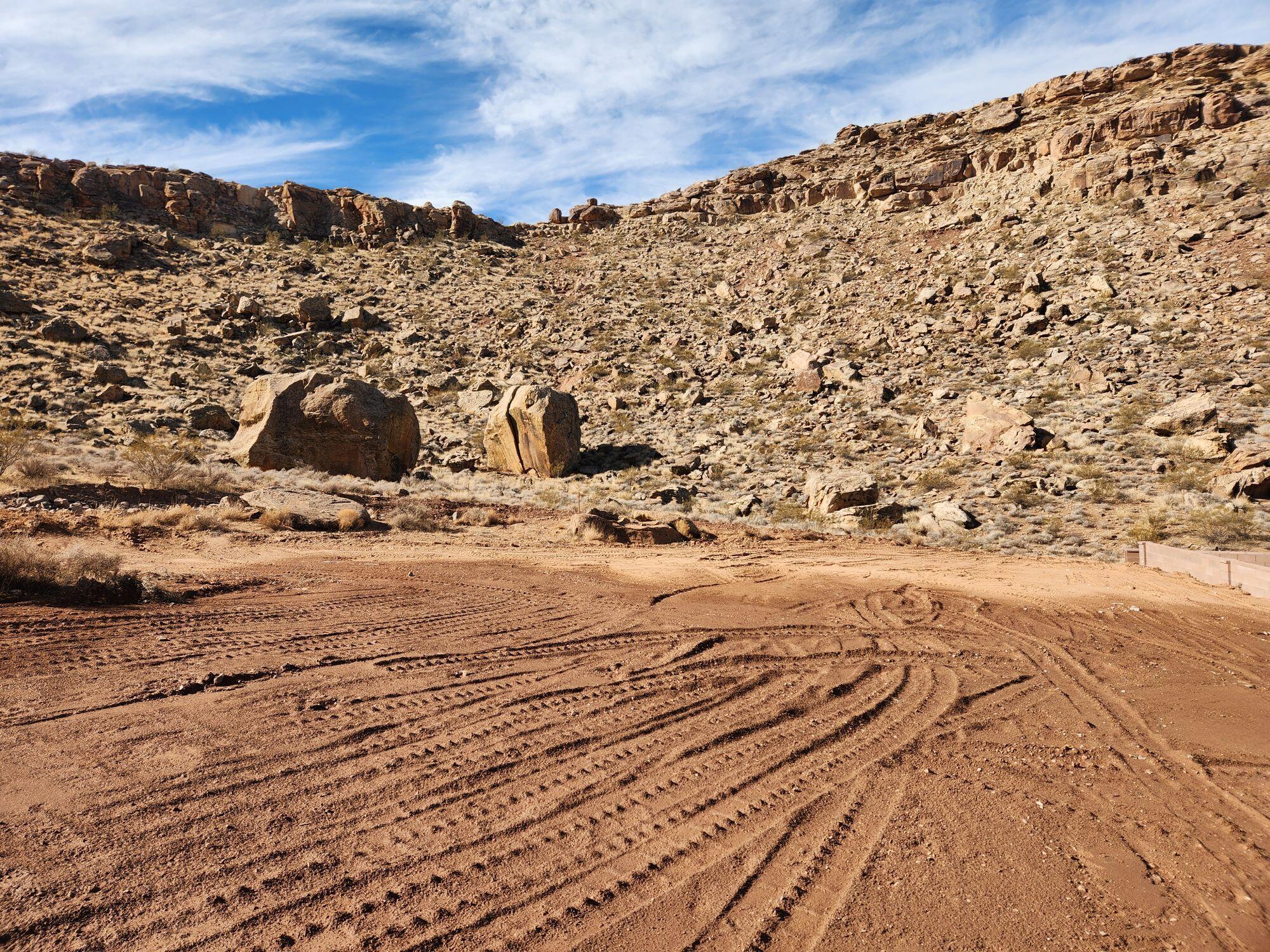 DESERT CLIFFS - Land