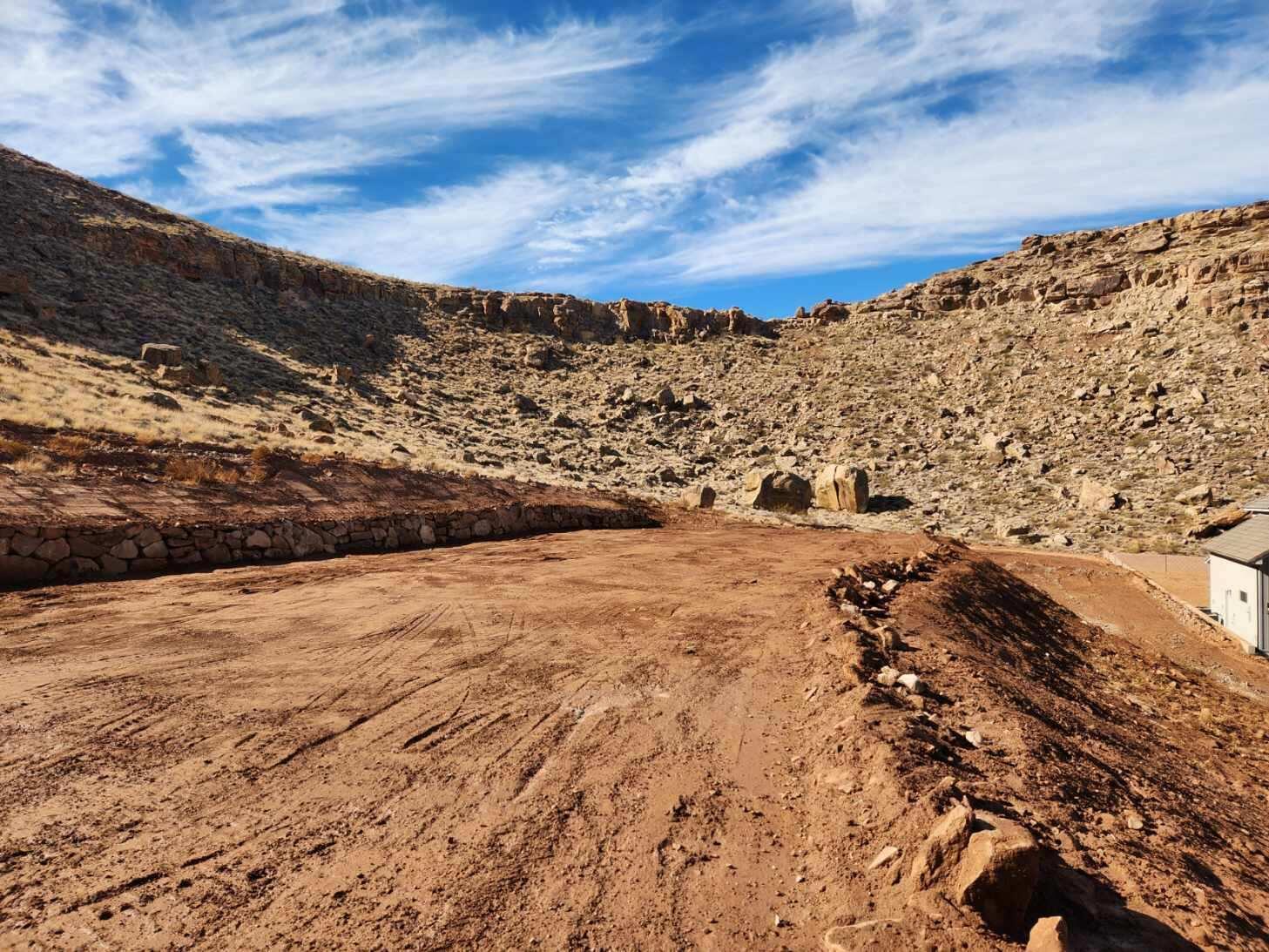 DESERT CLIFFS - Land