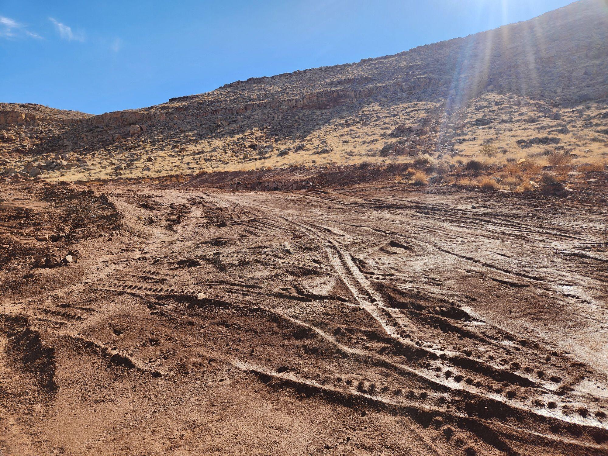 DESERT CLIFFS - Land