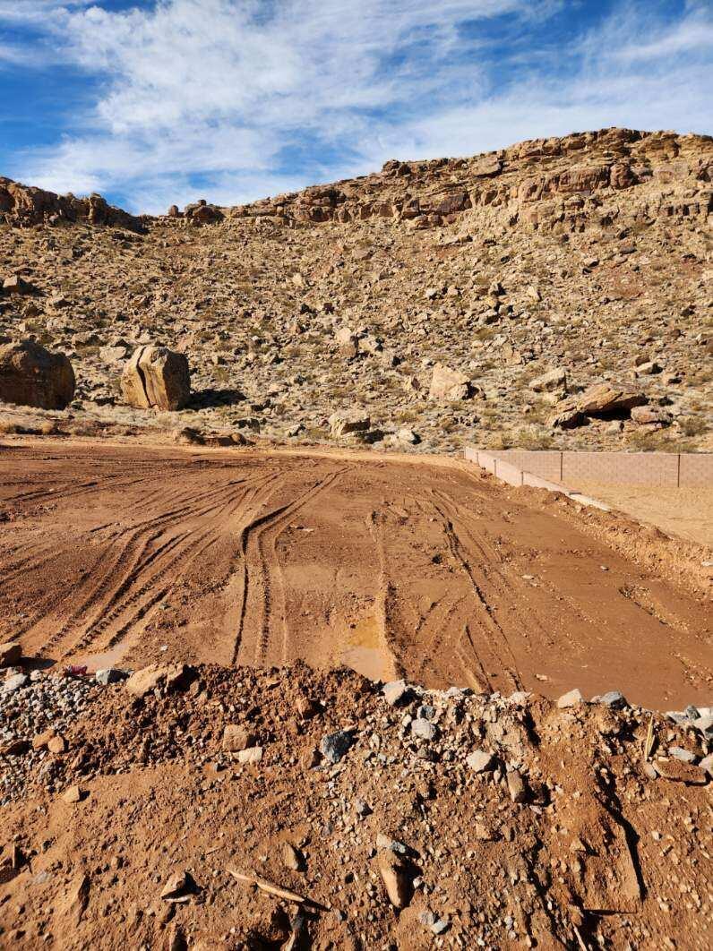 DESERT CLIFFS - Land