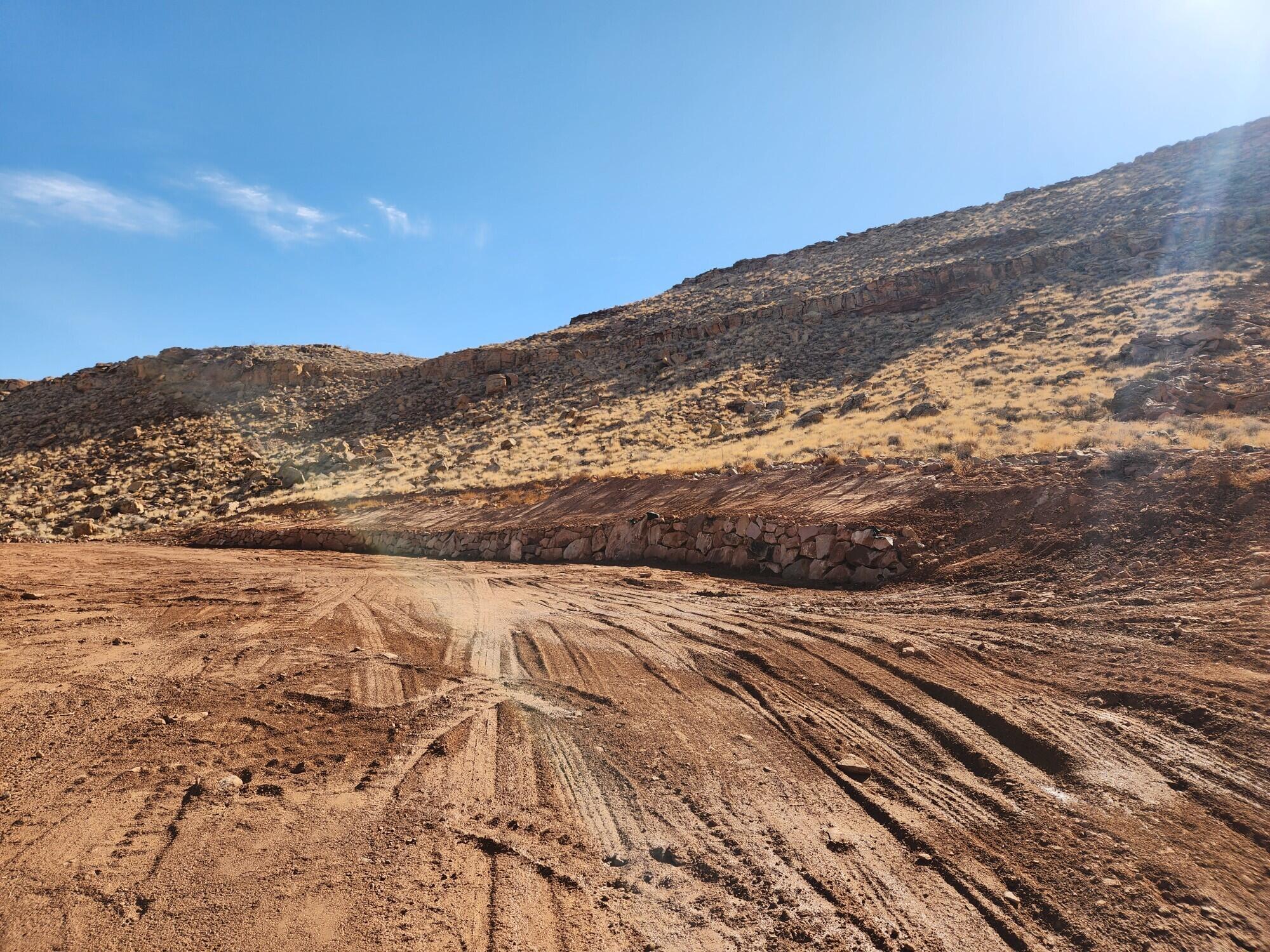 DESERT CLIFFS - Land