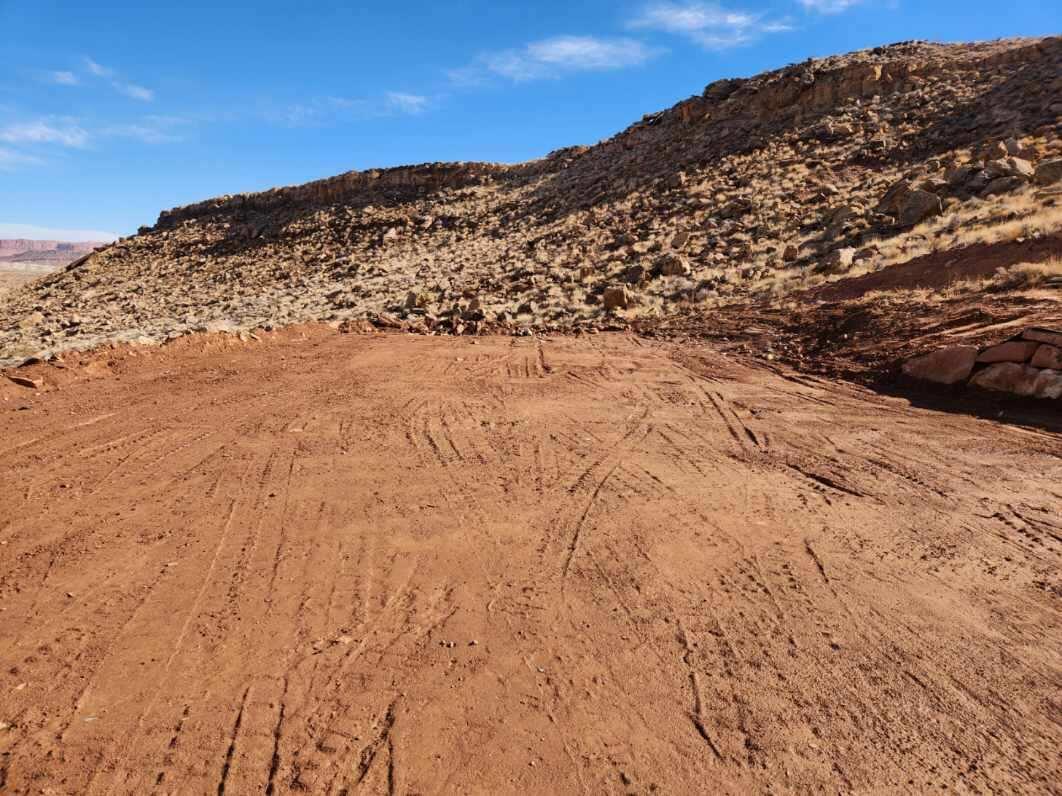 DESERT CLIFFS - Land