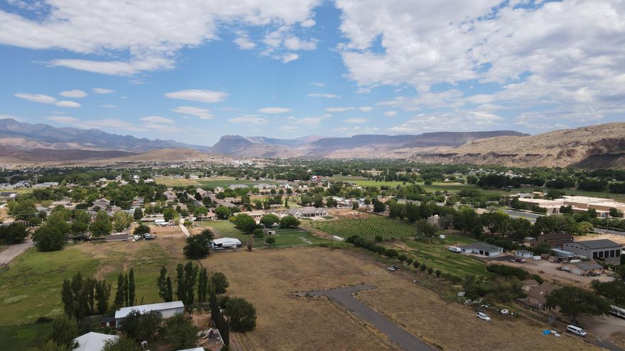If you want to build a dream home in a fantastic location, this could be your lot! These rare lots are usually fully reserved before they are completed, this lot and its neighbor fell out of reservation. Great on their own or can be combined for a 1.39 Acre lot. Quick access to downtown, but in a quiet beautiful new subdivision with stunning homes? Flat lot with a ton of room for a big garage and room to breathe. Near restaurants, golf courses, etc.