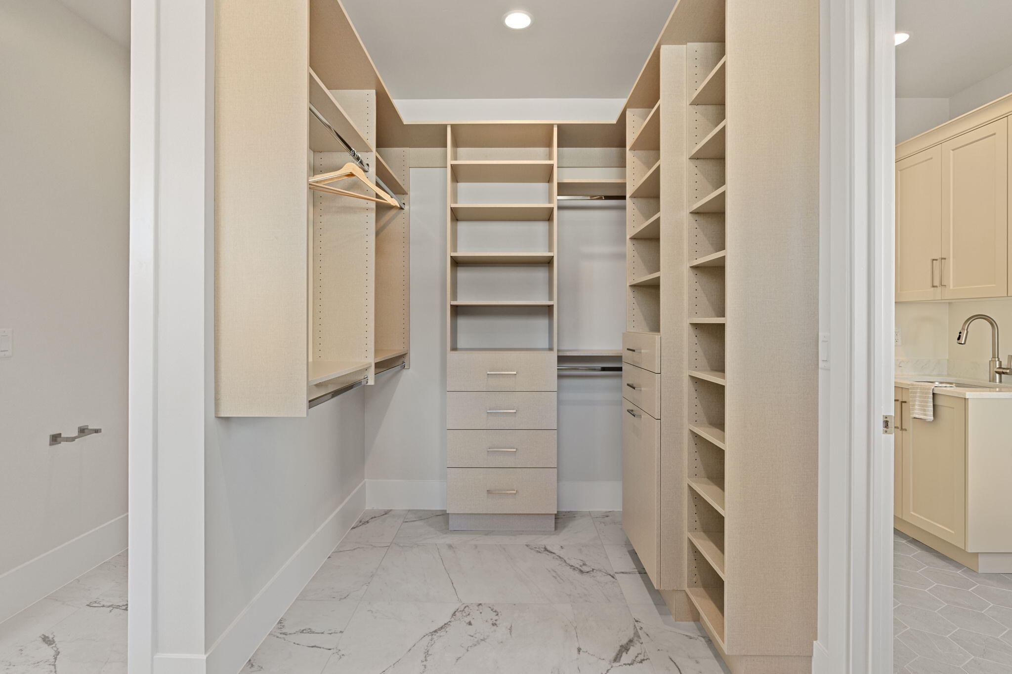 BLACK STONE - Residential