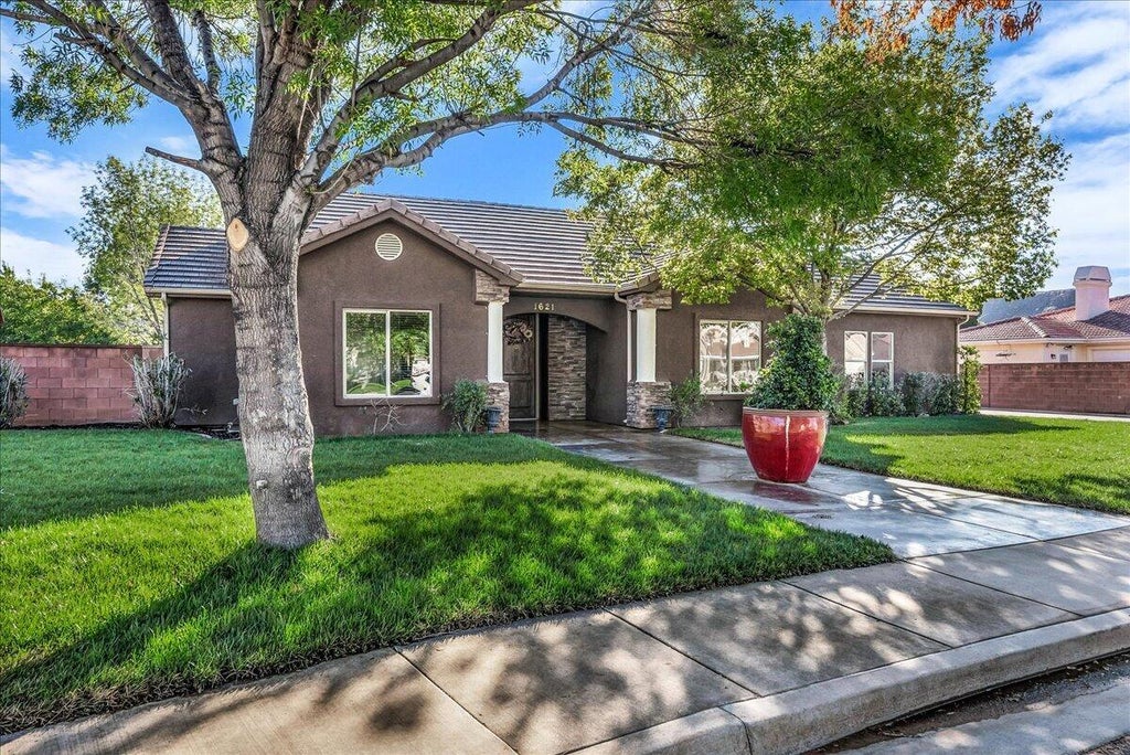 Photo of 1621 Lizzie LN, Saint George, UT 84790 (MLS # 26-277236)