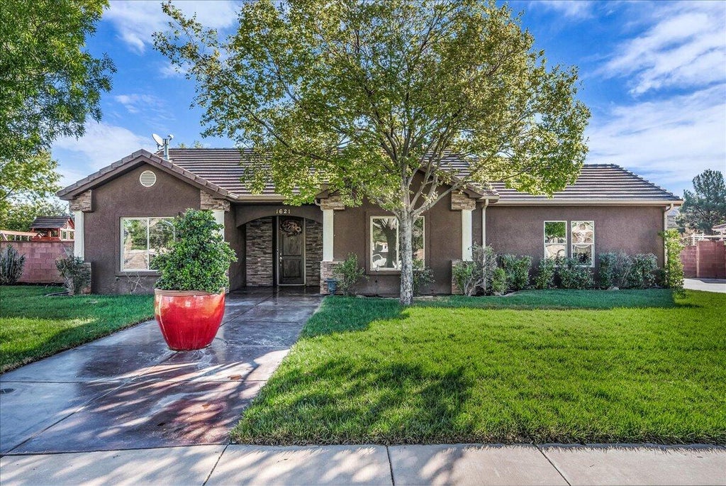Photo of 1621 Lizzie LN, Saint George, UT 84790 (MLS # 26-277236)
