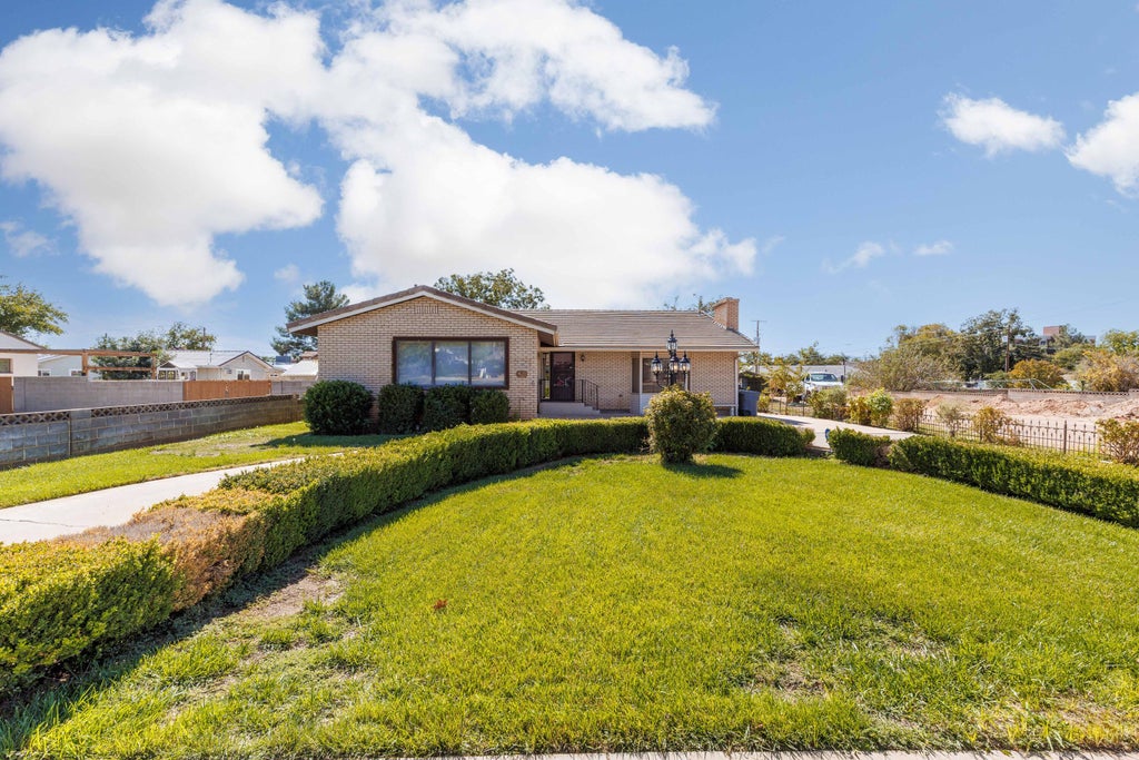 Photo of 470 E 400 S, Saint George, UT 84770 (MLS # 26-276884)