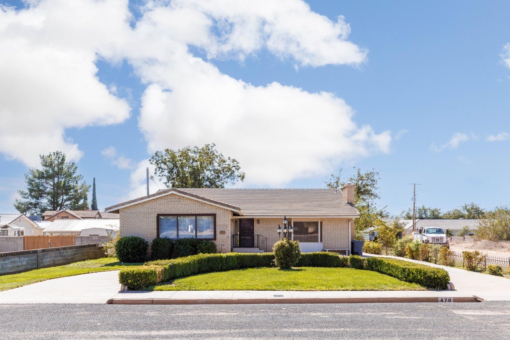 Photo of 470 E 400 S, Saint George, UT 84770 (MLS # 26-276884)