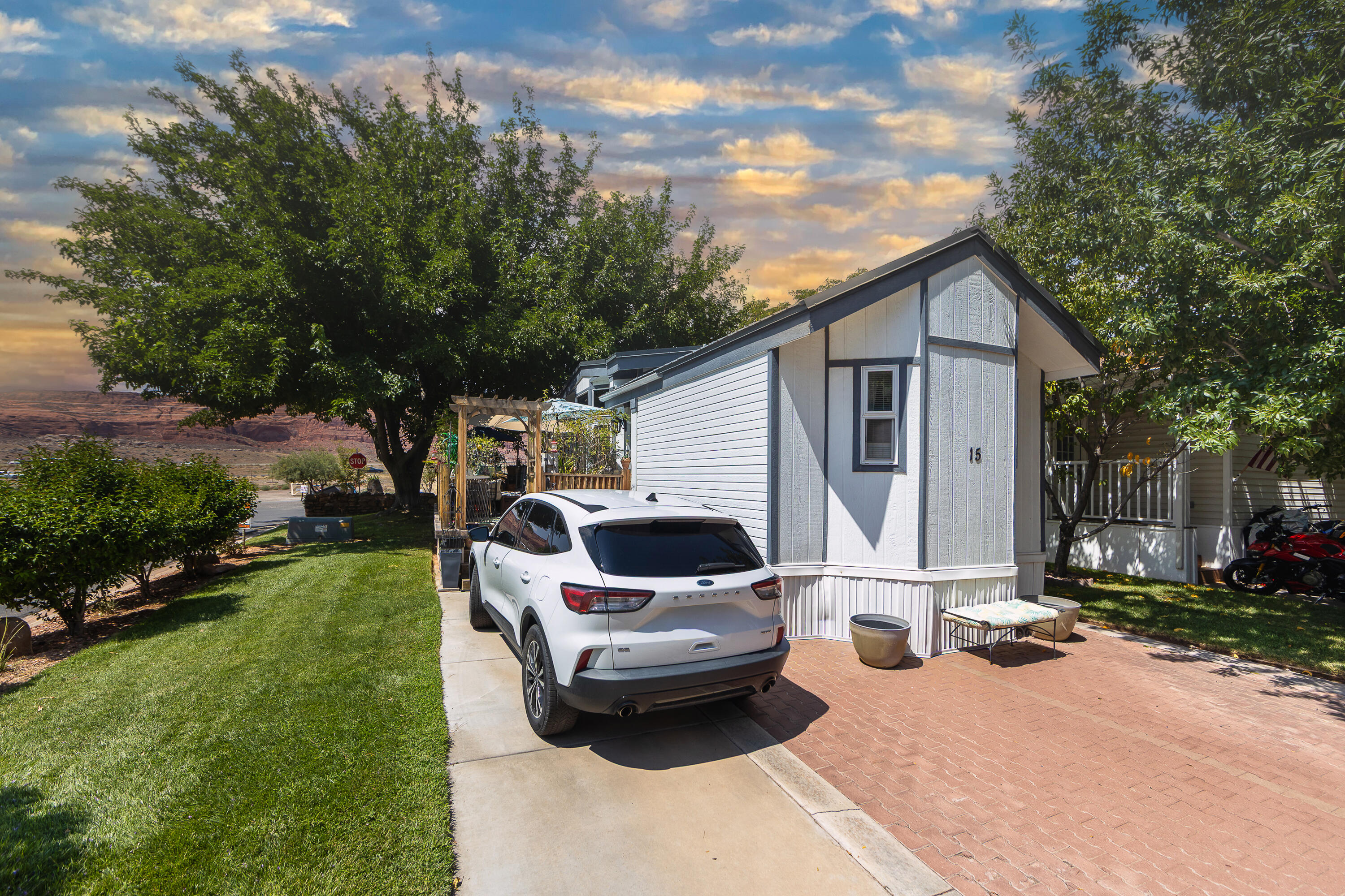 HARRISBURG LAKESIDE ESTATES - Residential