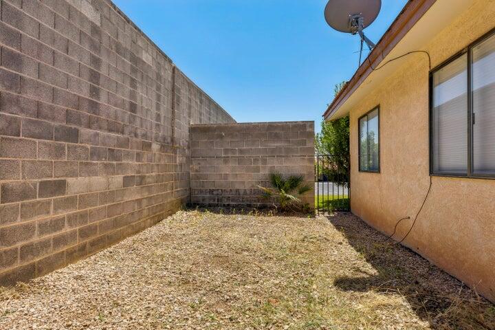 SPANISH PALMS TOWNHOMES - Residential