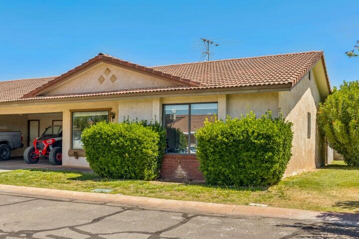 SPANISH PALMS TOWNHOMES - Residential