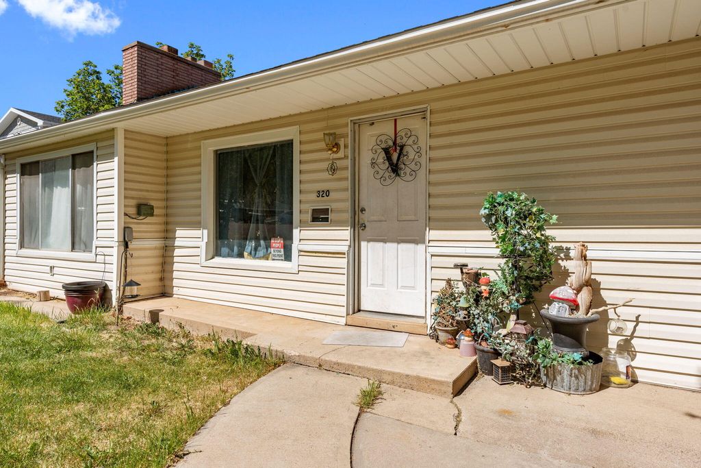 Photo of 320 S 100 E, Cedar City, UT 84720 (MLS # 26-272455)