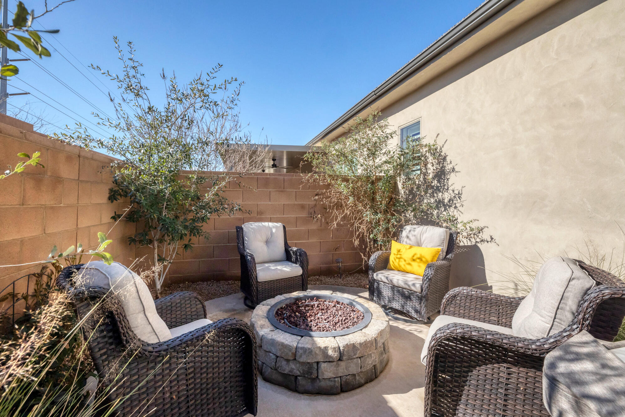 VILLAS AT SUN RIVER - Residential