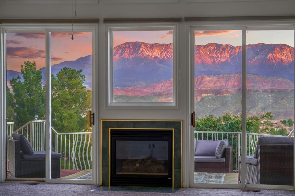 Photo of 231 S 2520 W, Hurricane, UT 84737 (MLS # 26-269892)