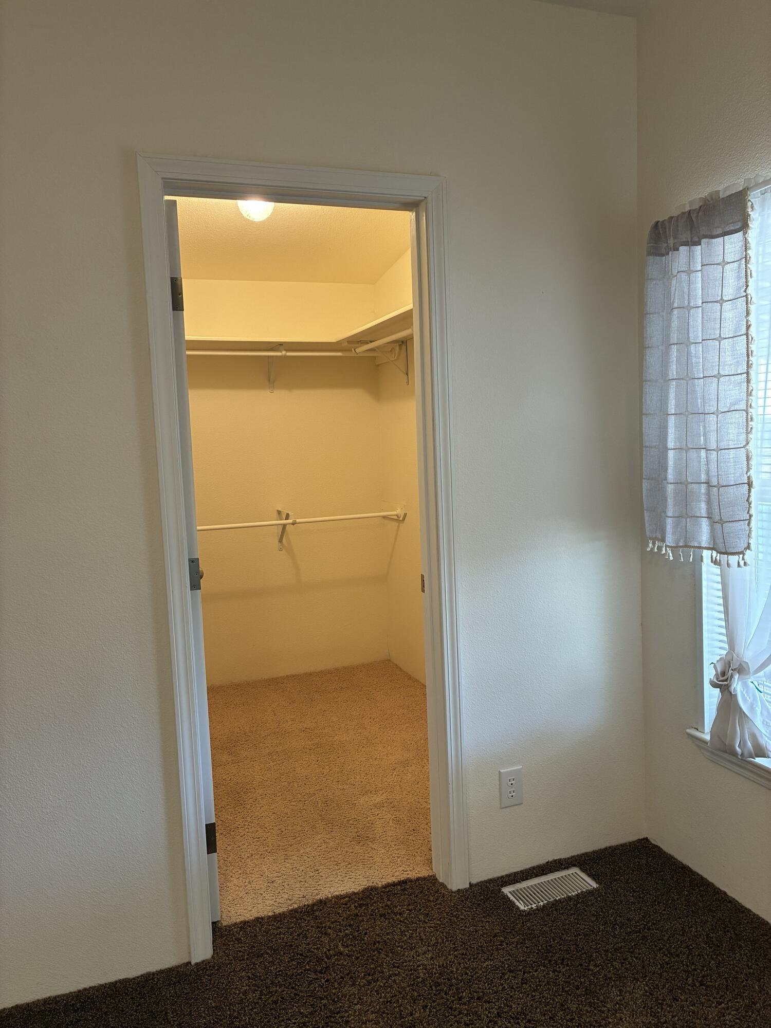 LAVA BLUFF MOBILE HOME PARK - Residential