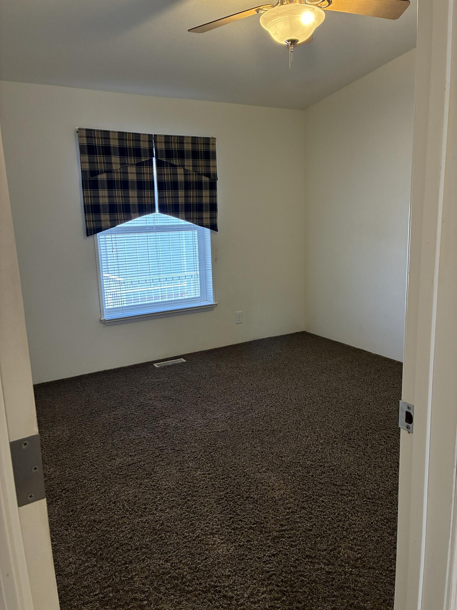 LAVA BLUFF MOBILE HOME PARK - Residential