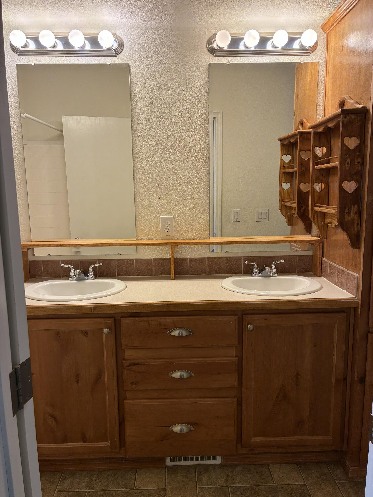 LAVA BLUFF MOBILE HOME PARK - Residential